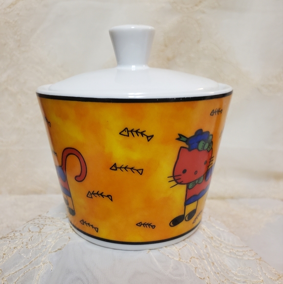 Porcelain Sugar Bowl and Creamer - Picture 8 of 16